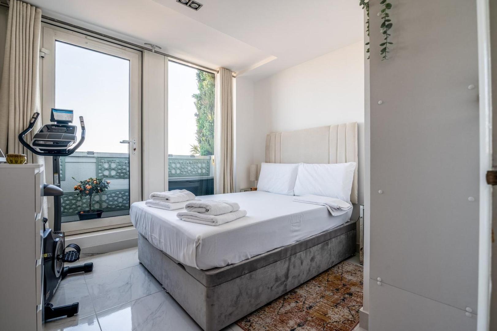 Canary Wharf Retreat With Free Secure Parking Appartement Londen